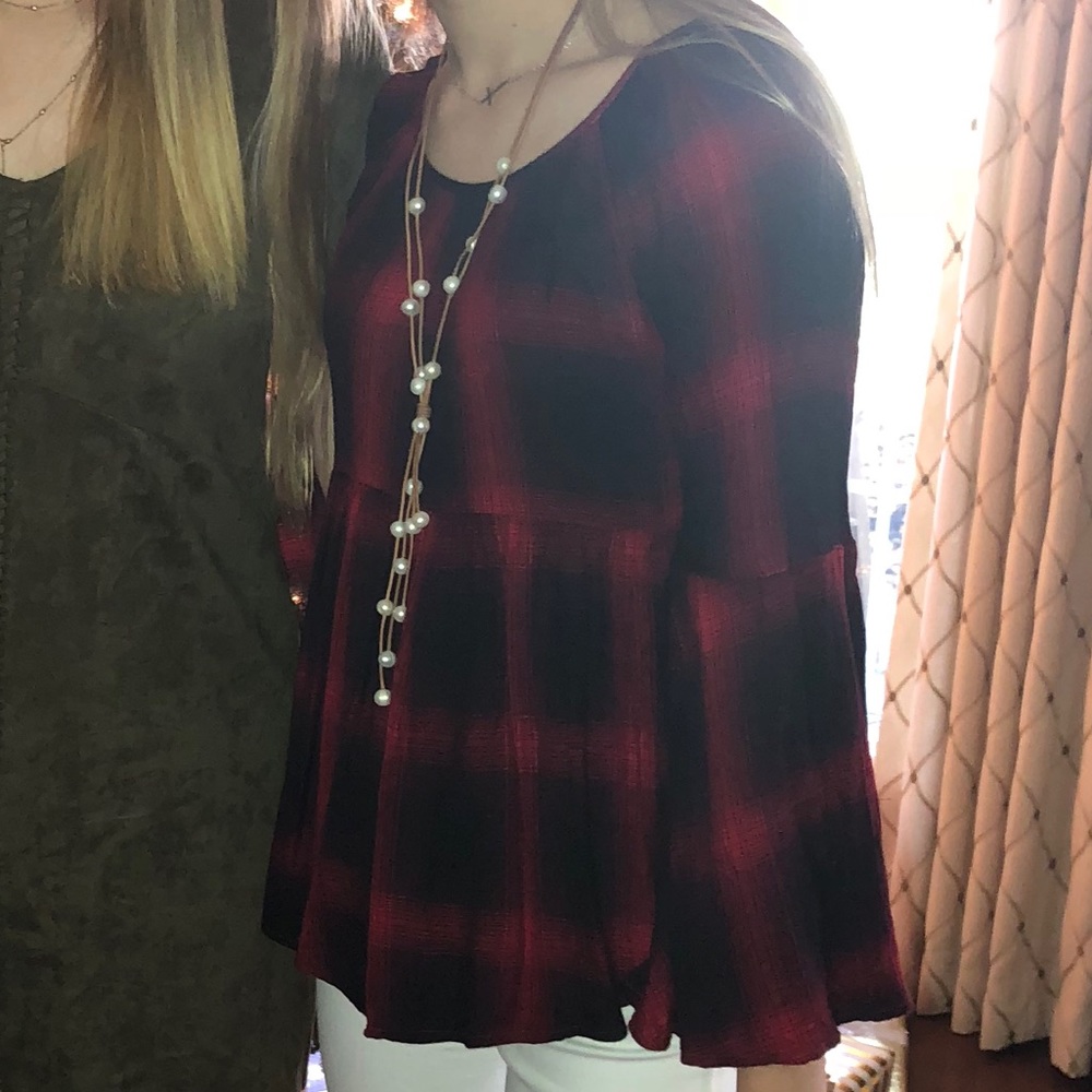 Cute long sleeve black and red top